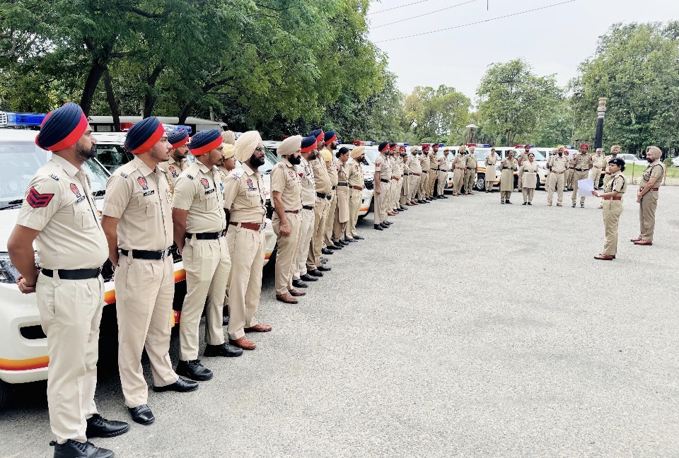 फरीदकोट पुलिस हुई और भी ‘हाई-टेक’: -एसएसपी डॉ. प्रज्ञा जैन ने 11 नई इमरजेंसी रिस्पॉन्स गाड़ियों को दिखाई हरी झंडी: